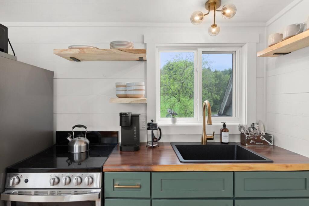 Charming & Freshly Restored Farmhouse 1 Mile From Center Of Стоу Екстер'єр фото
