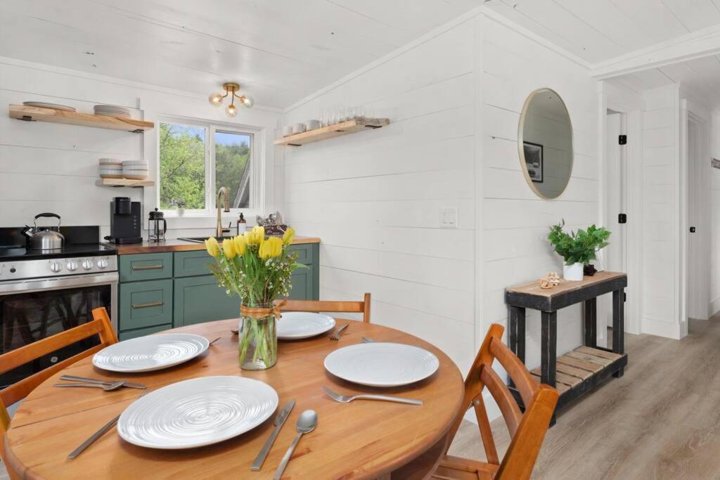 Charming & Freshly Restored Farmhouse 1 Mile From Center Of Стоу Екстер'єр фото