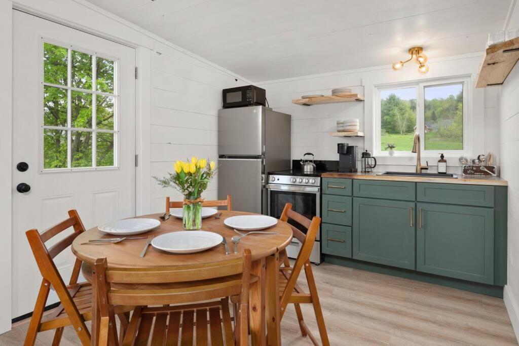 Charming & Freshly Restored Farmhouse 1 Mile From Center Of Стоу Екстер'єр фото