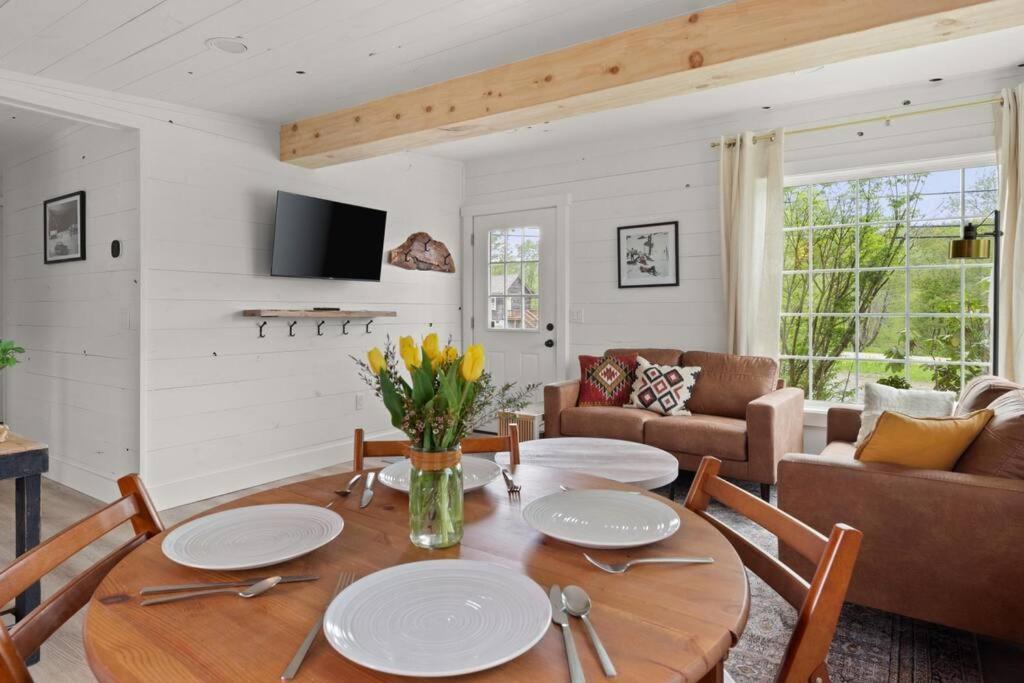 Charming & Freshly Restored Farmhouse 1 Mile From Center Of Стоу Екстер'єр фото